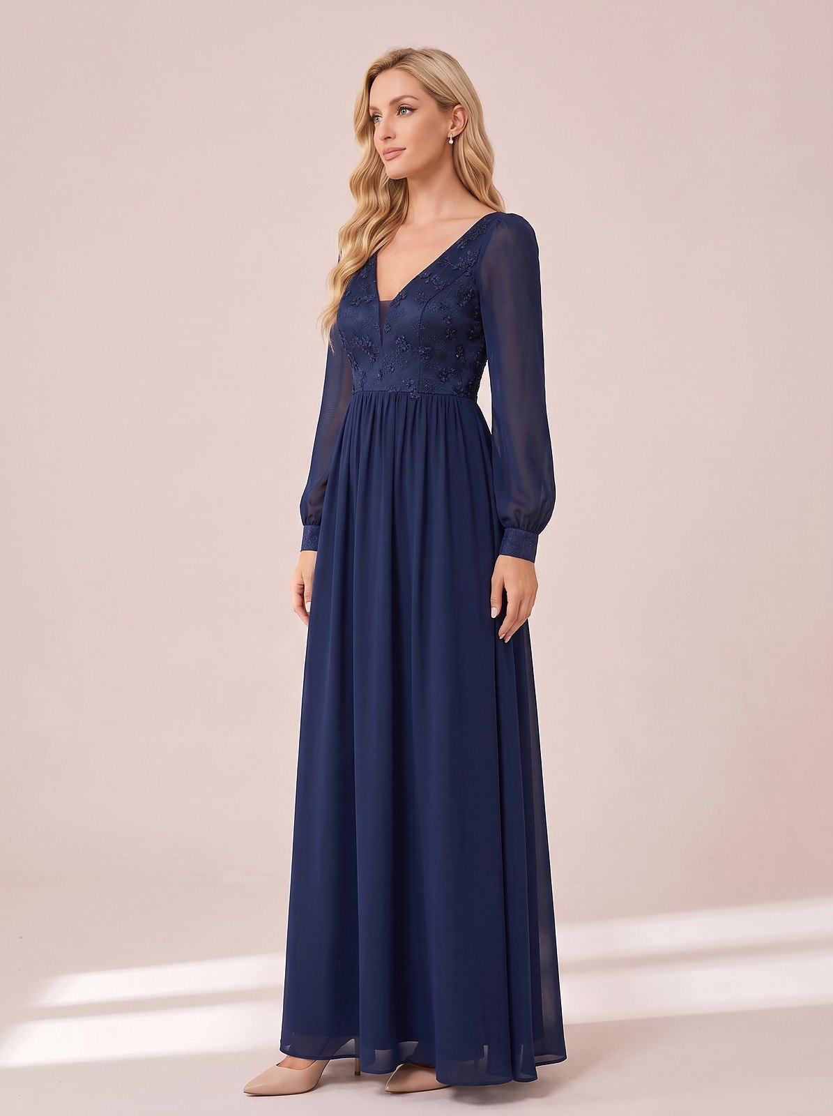 Women's Vintage Neckline Sheer Sleeve Maxi Dress