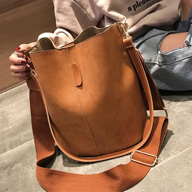 Sac bandoulière femme en simili daim