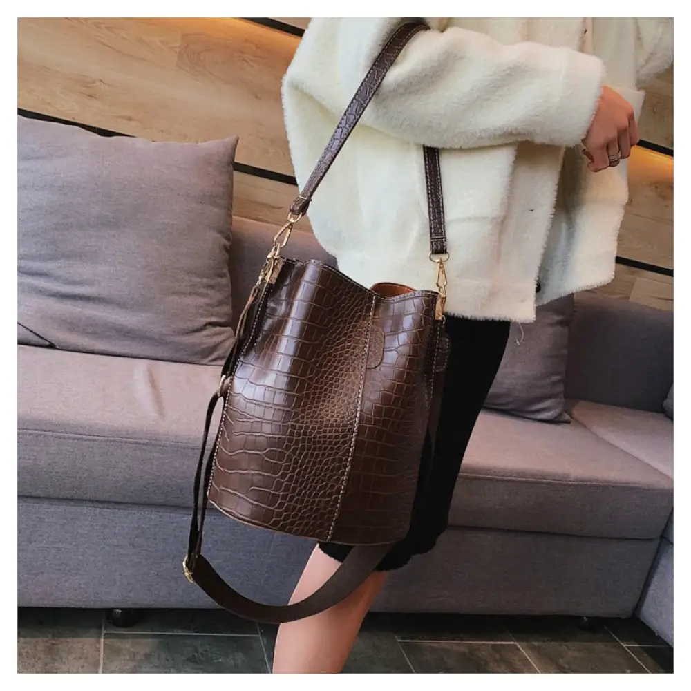 Sac seau en simili cuir